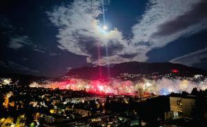 FOTO: Radiosarajevo.ba / Spektakularan vatromet Manijaka povodom 100. rođendana Željezničara 